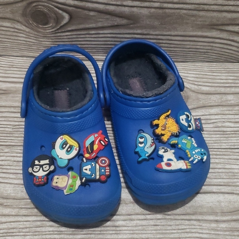 Crocs royal blue fleece lined youth shoes size 10